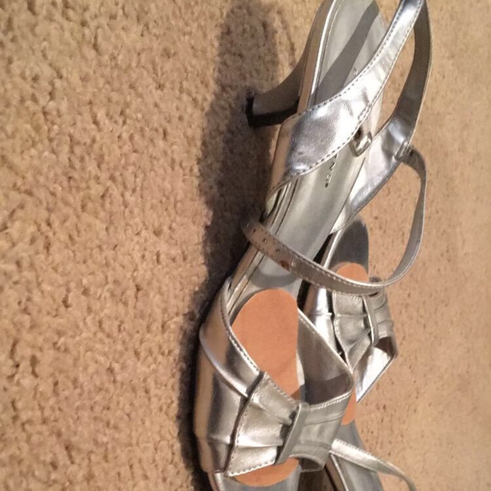 Heels - Picture 2 of 2